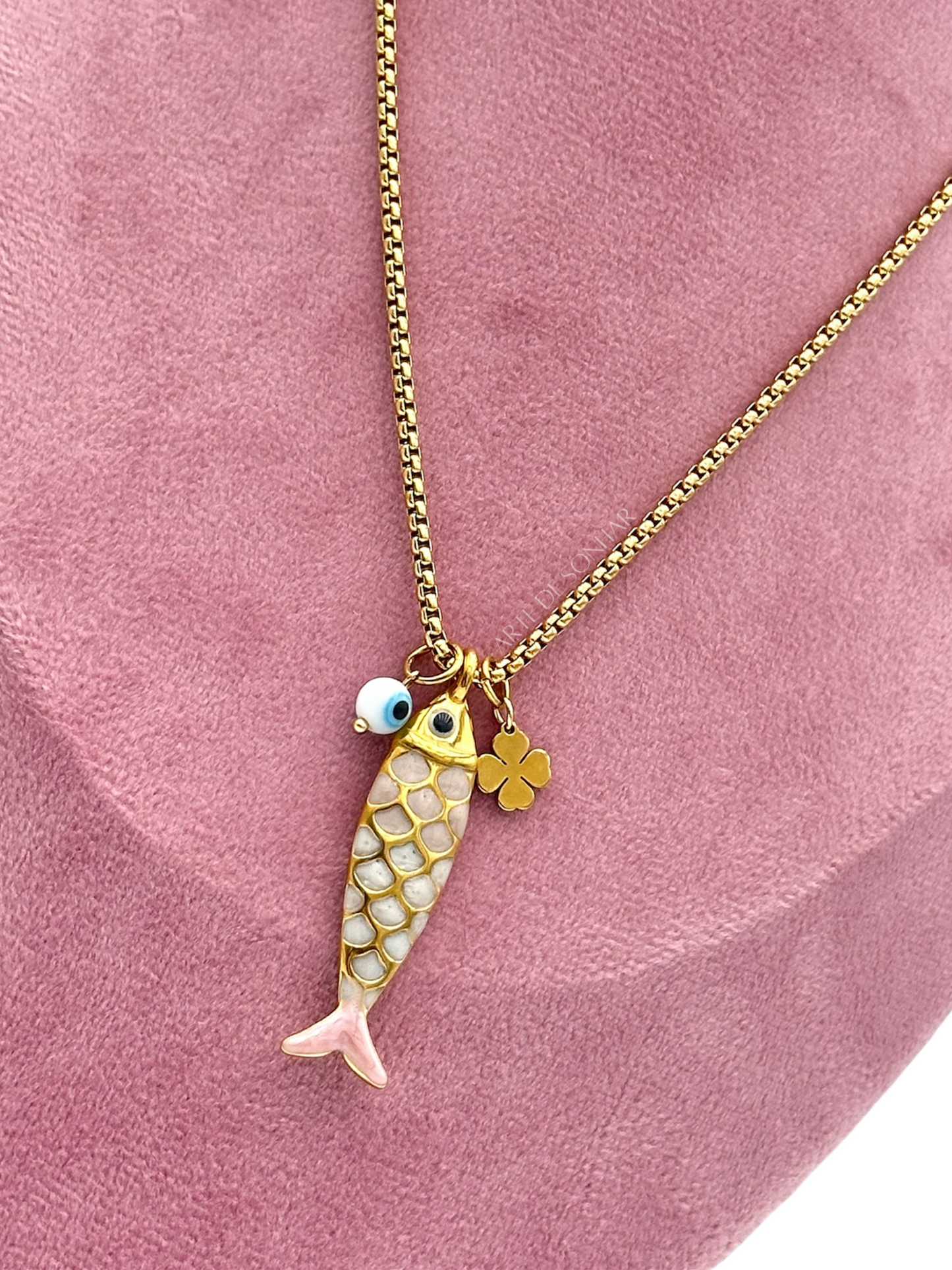 Colar do peixinho bege