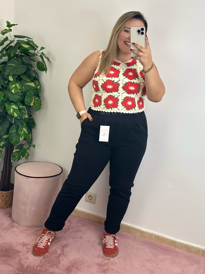 Top de crochet com flores vermelho e bege