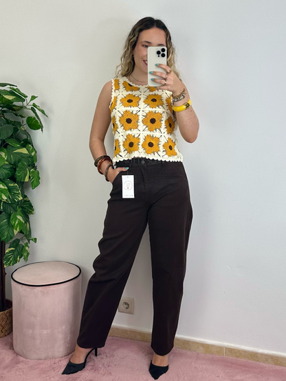 Top de crochet com flores amarelo e castanho