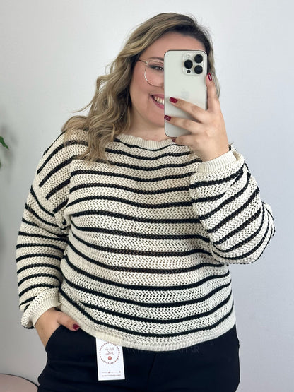 Camisola de crochet bege e preta