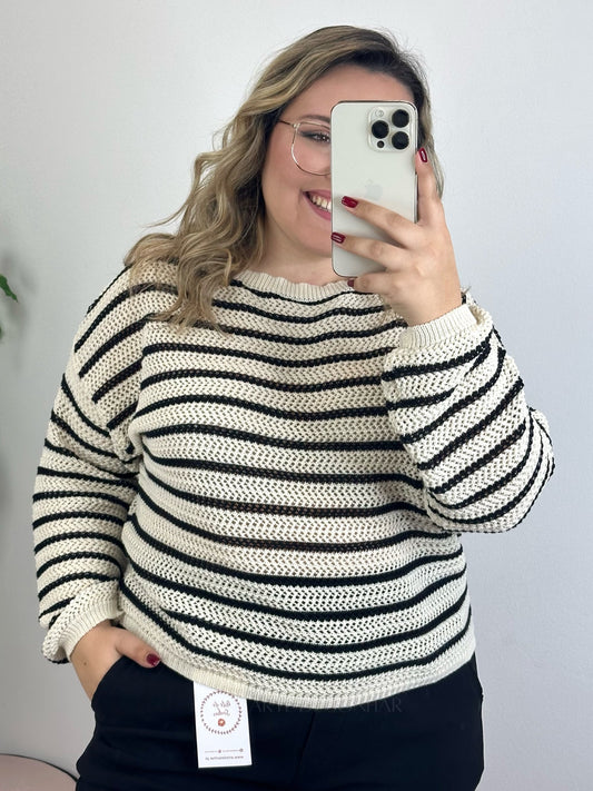Camisola de crochet bege e preta