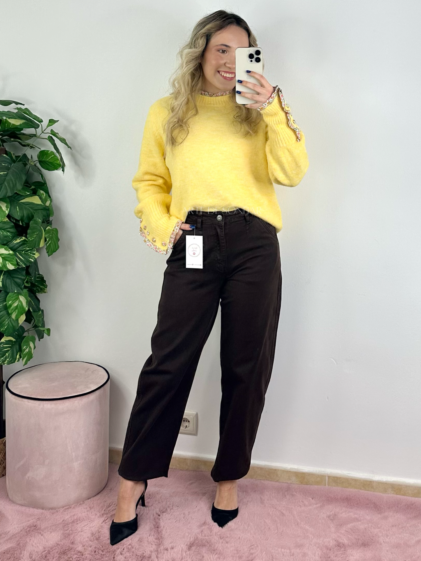 Camisola de malha amarela com florzinhas