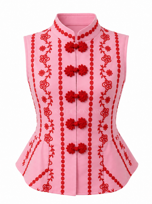 Colete rosa com bordados vermelhos