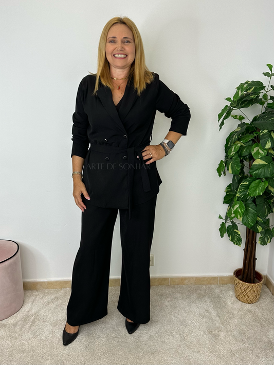 Conjunto de fato com três peças