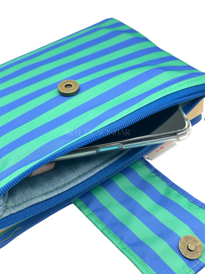 Capa de livro com riscas azul e verde