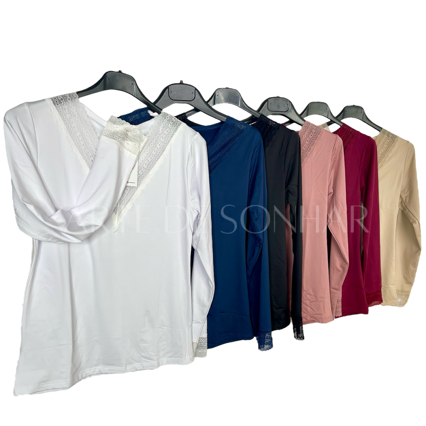 Camisola térmica com renda e decote em bico