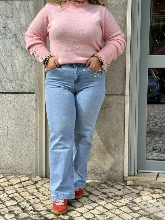 Calças de ganga com flores bordadas