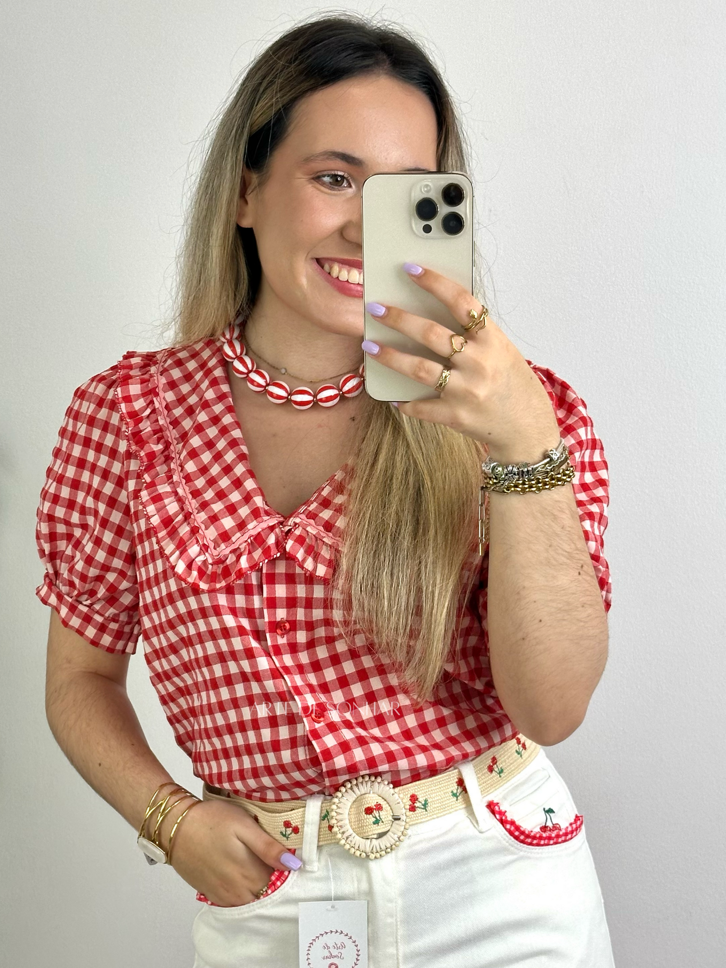 Camisa vichy vermelha com folhinhos