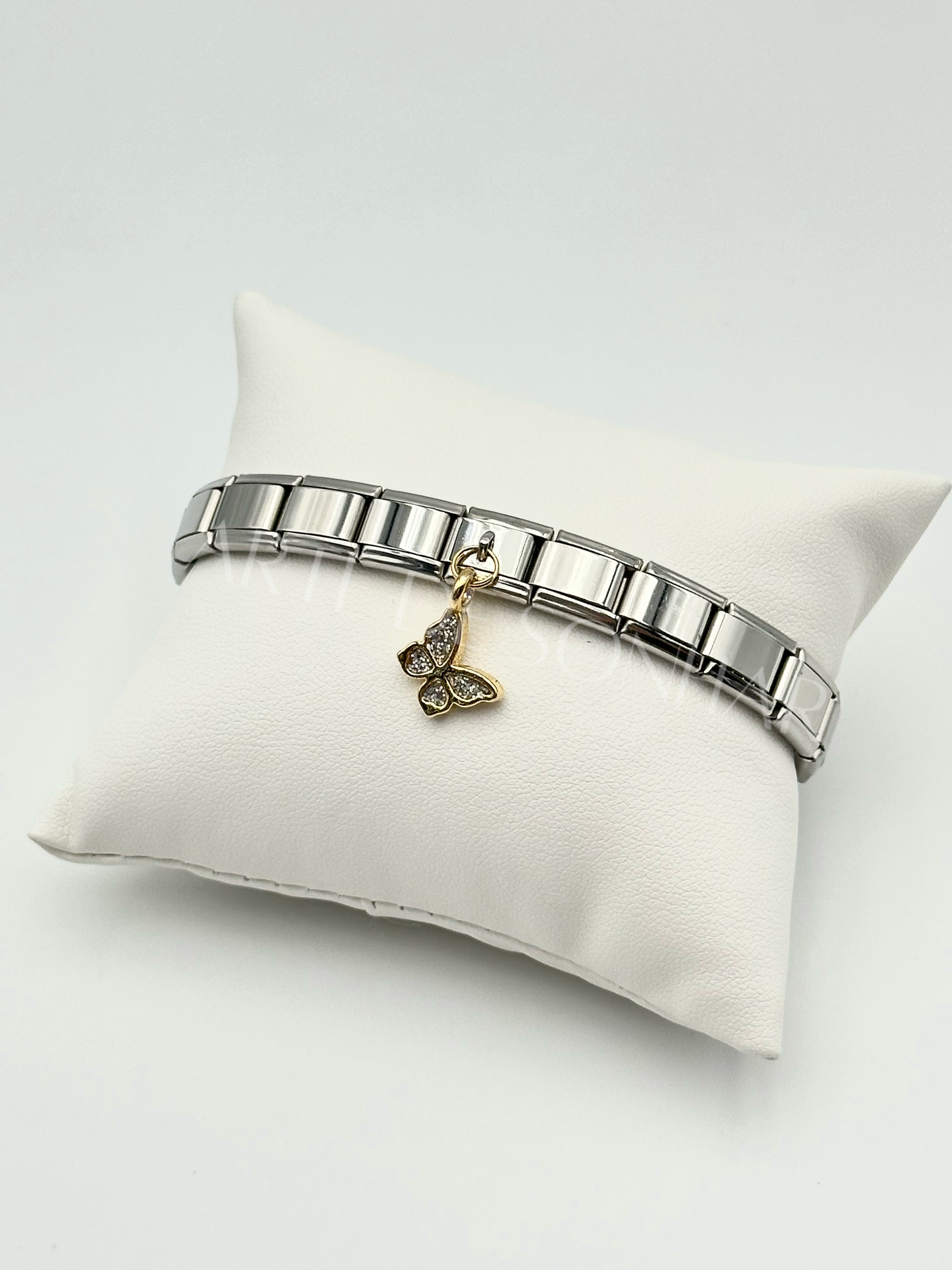 Pulseira Itália com pendente de borboleta dourado