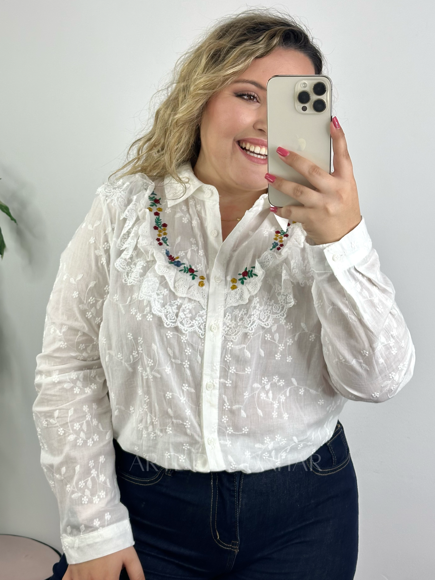 Camisa com bordados