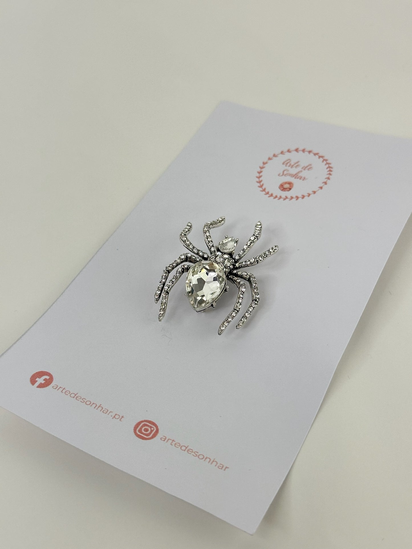 Pregadeira da aranha prateada