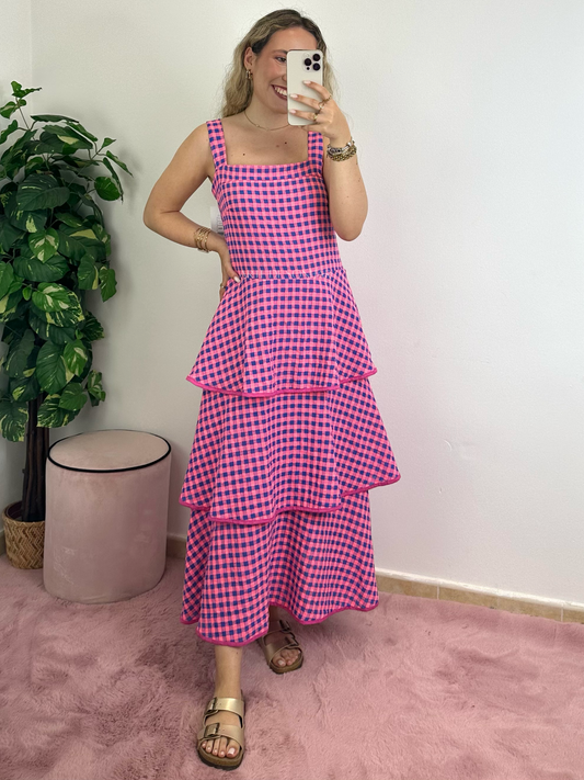 Vestido com folhos rosa e azul