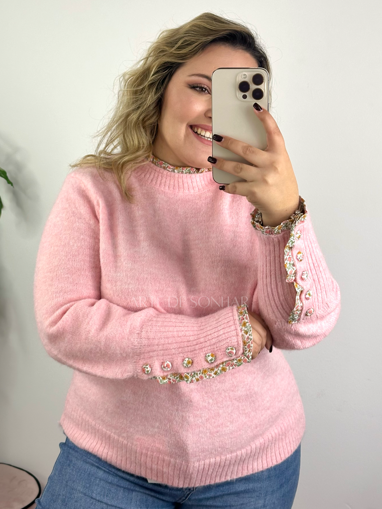 Camisola de malha rosa com florzinhas