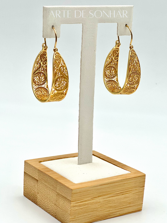 Brincos arrecadas com efeito filigrana