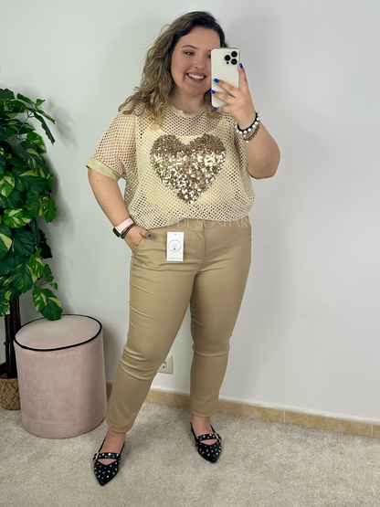 T-shirt perfurada com coração