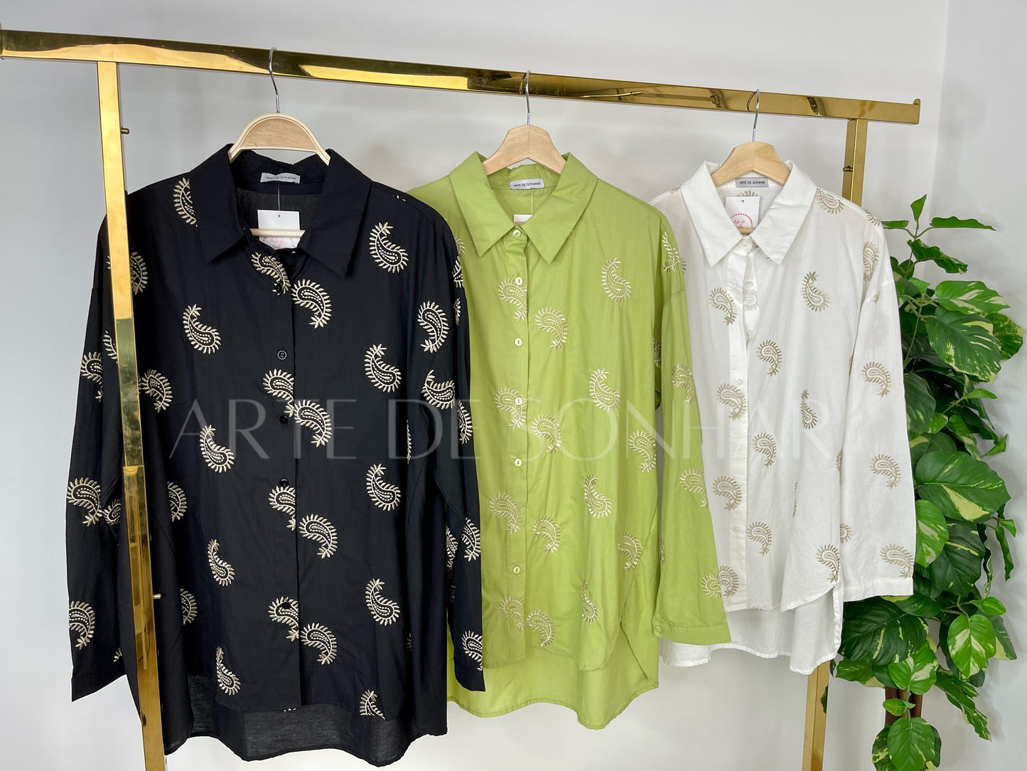 Camiseiro com cornucópias
