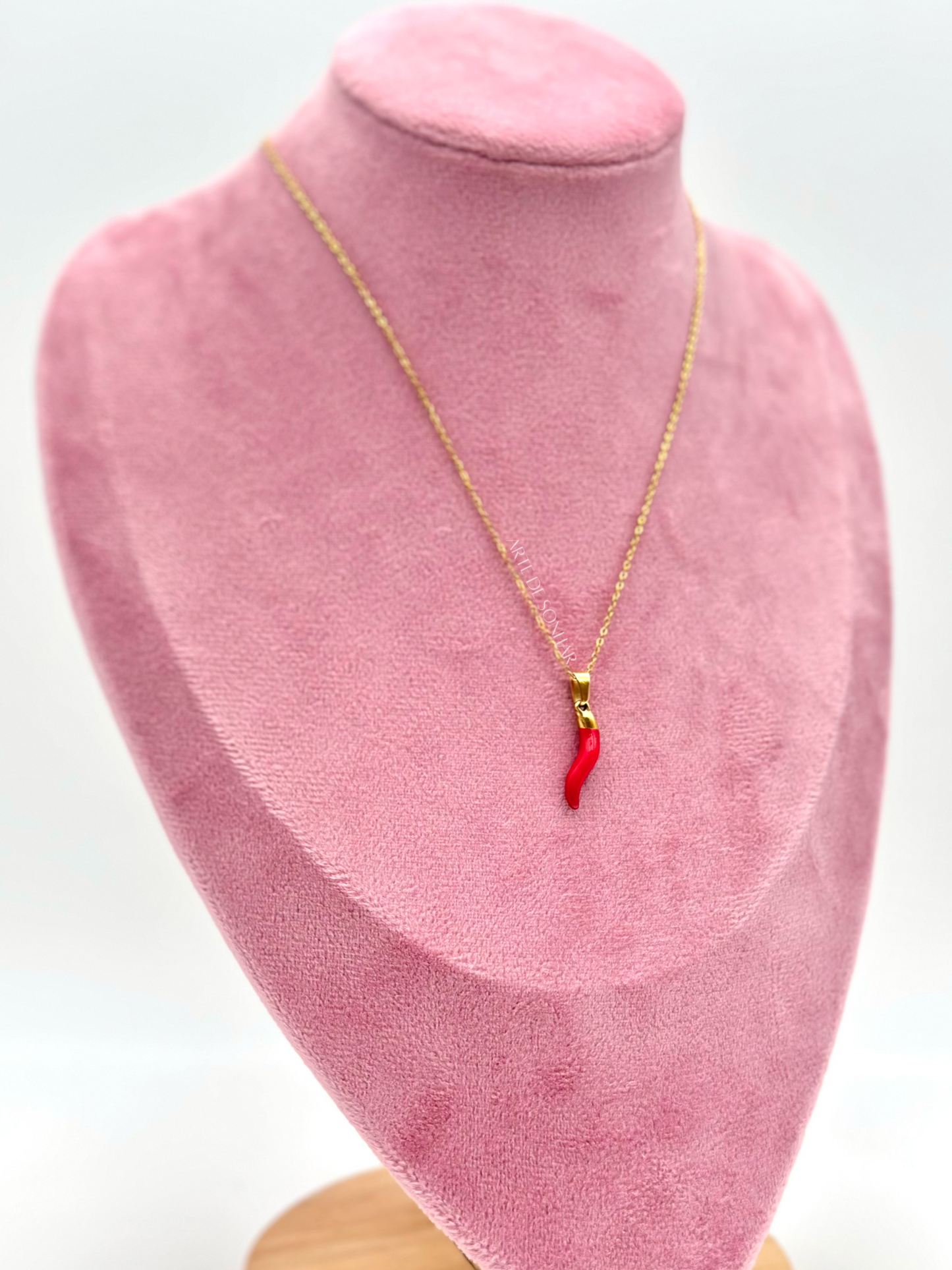 Colar dourado da pimentinha