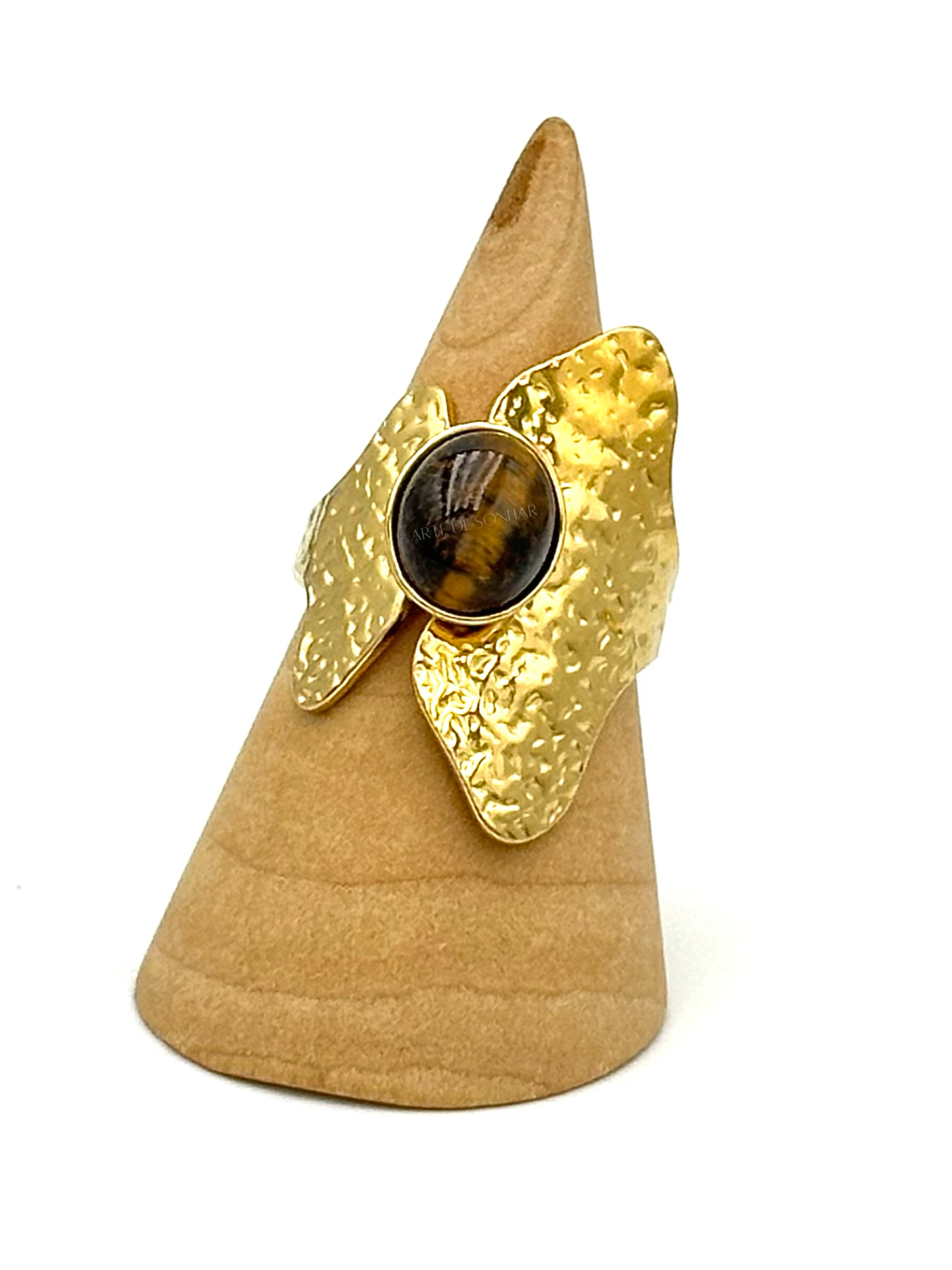 Anel martelado com pedra olho de tigre