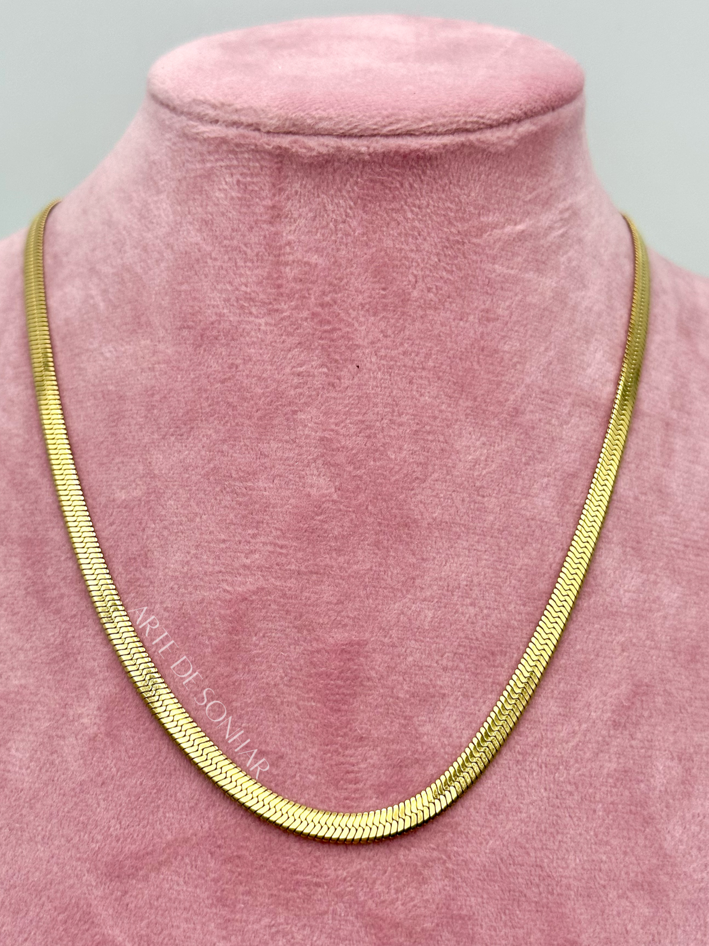 Colar dourado malha chapada grosso