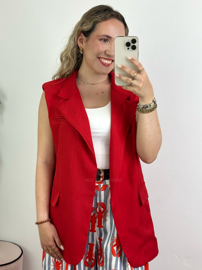 Colete vermelho com botão