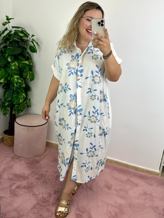 Vestido camiseiro branco com bordados azuis
