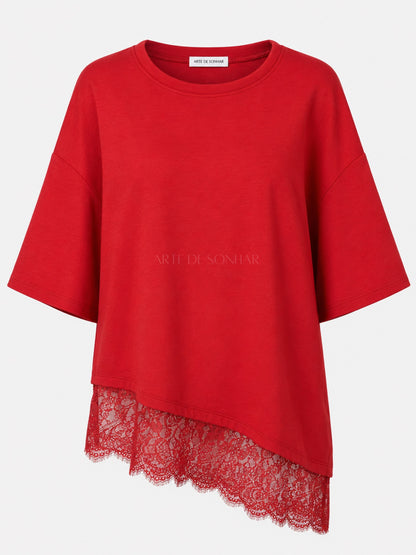 T-shirt vermelha assimétrica com renda