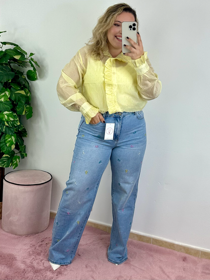 Camisa amarela com transparências e folhos e brilhantes