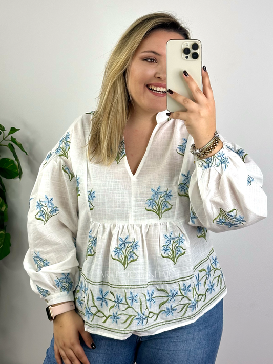 Blusa de flores azul e verde
