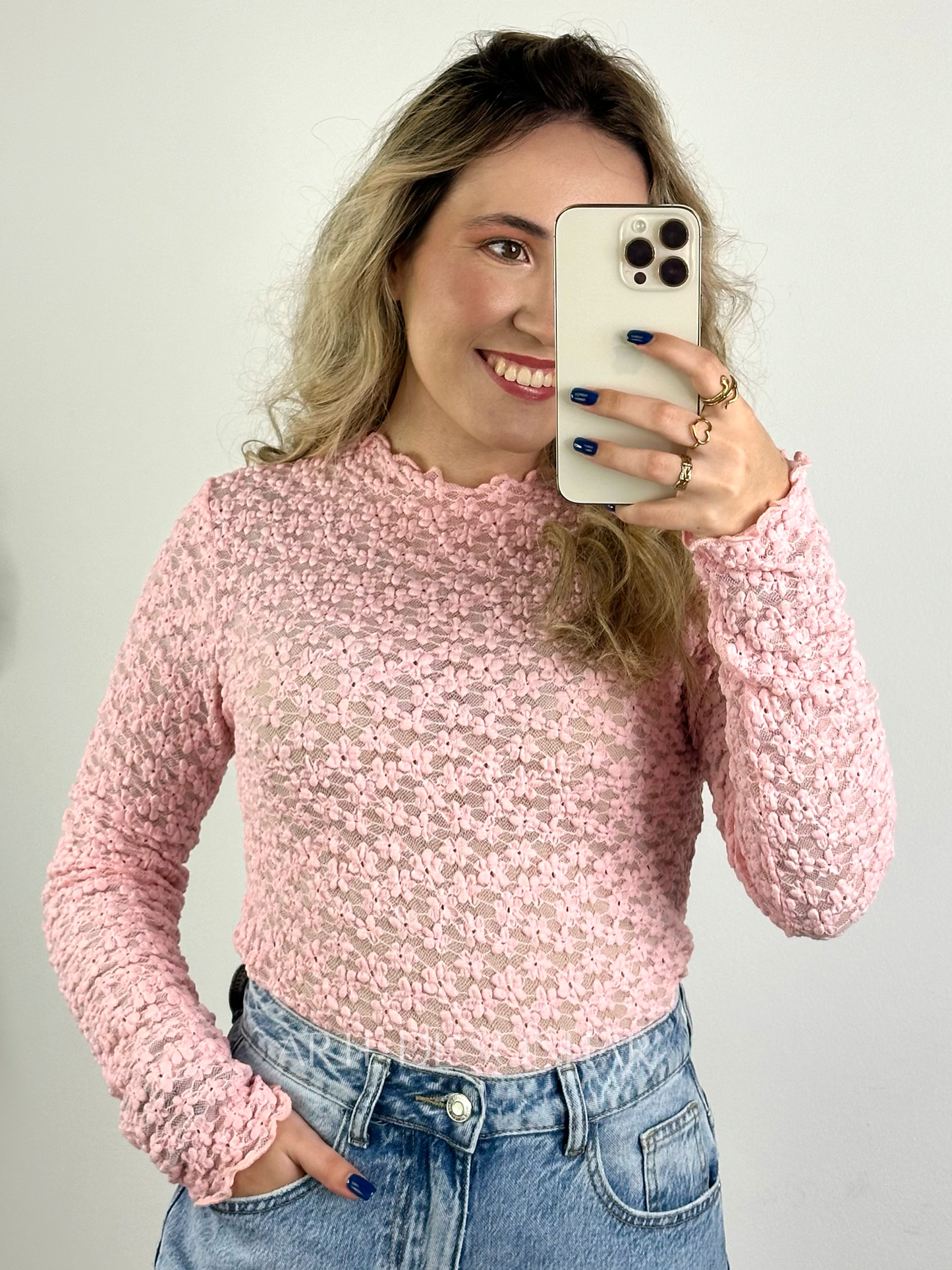 Camisola rendada de flores rosa