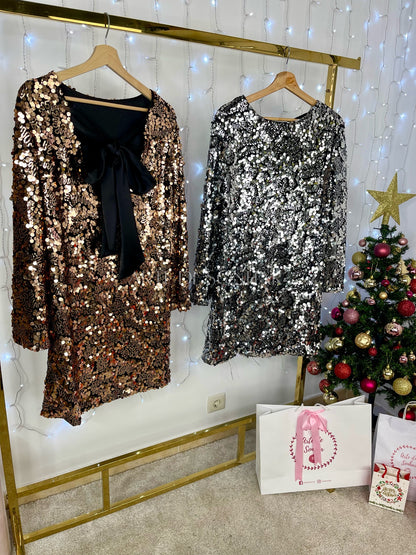 Vestido de lantejoulas com laço de cetim