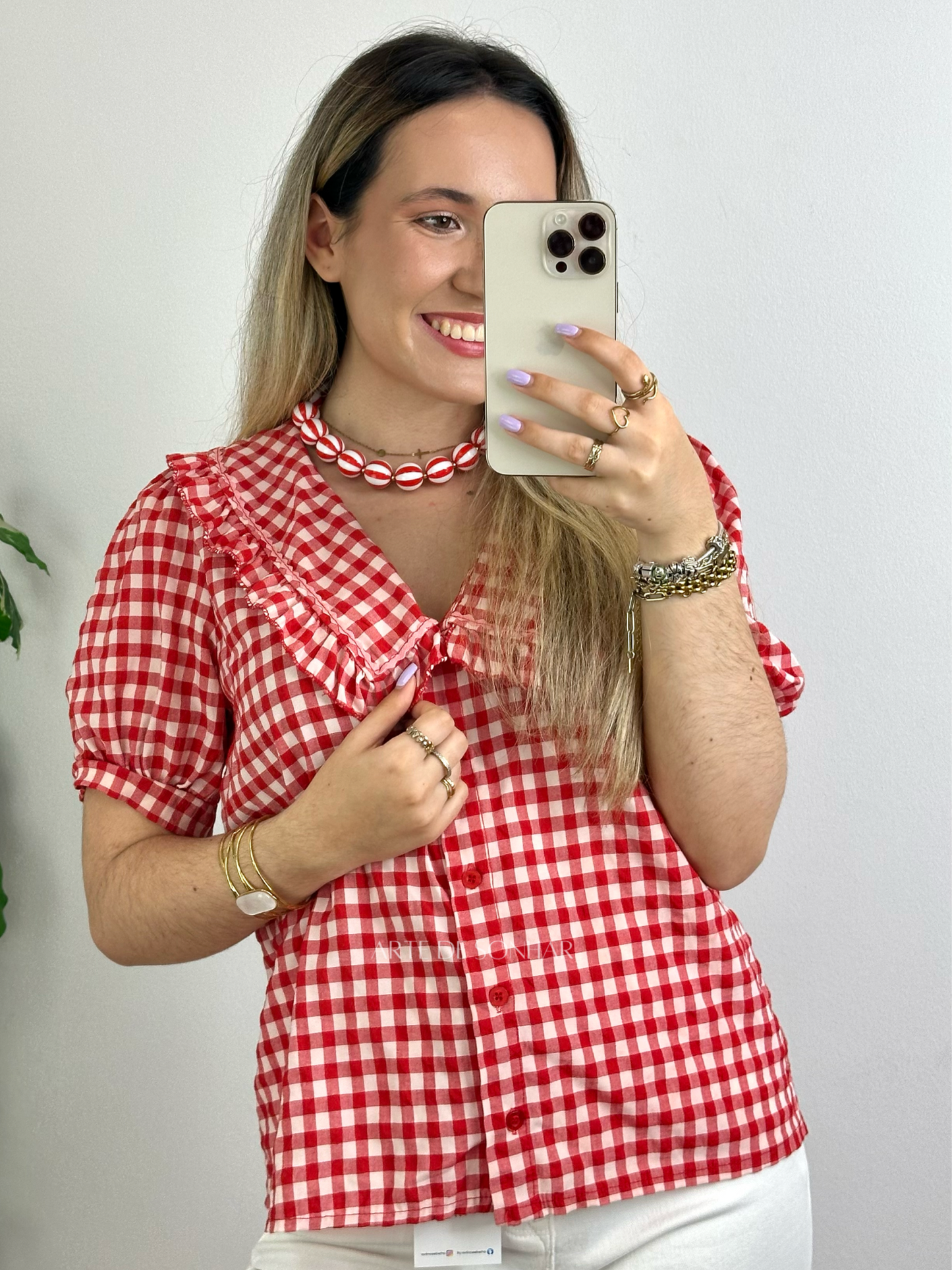 Camisa vichy vermelha com folhinhos