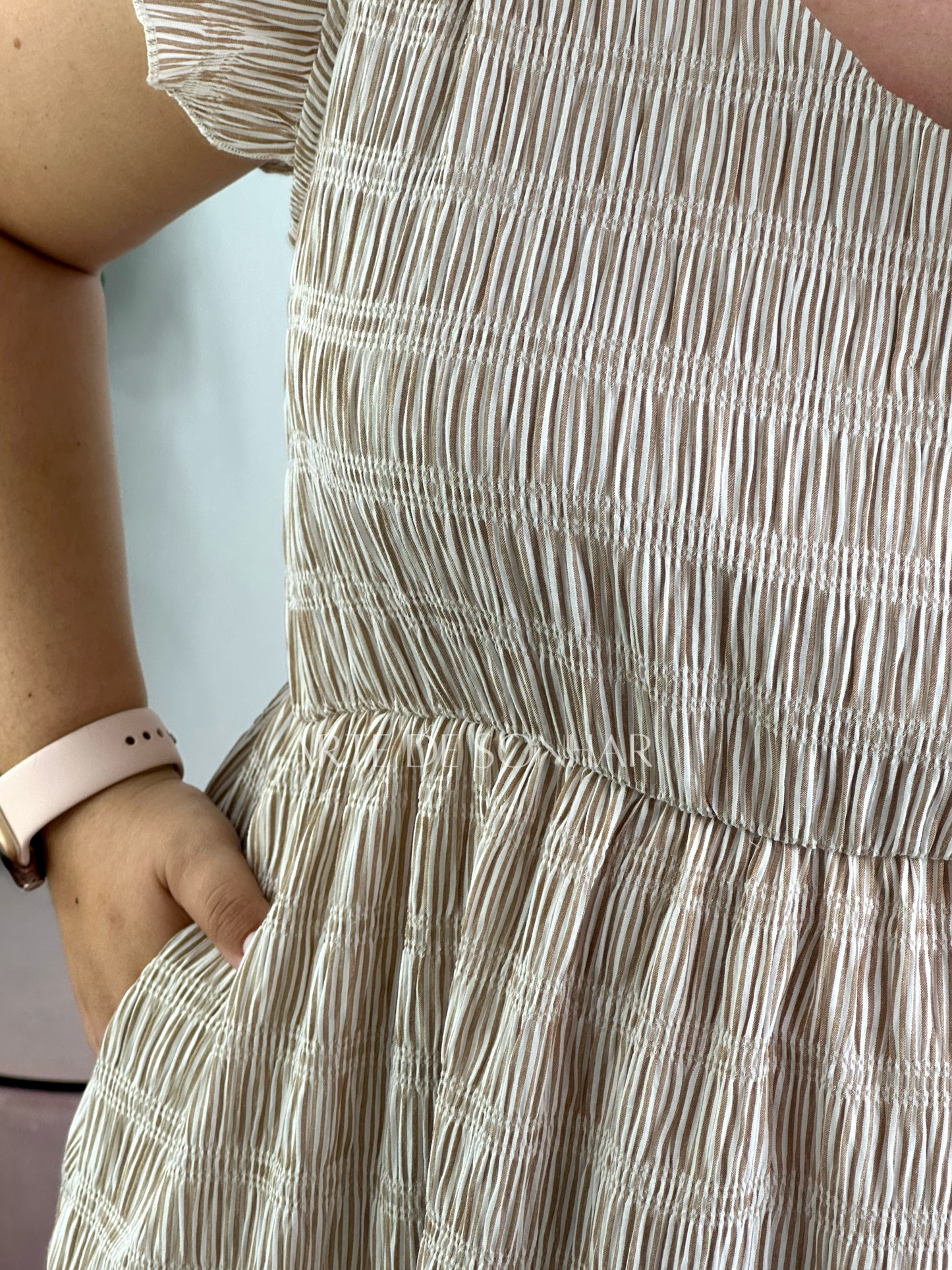 Vestido de riscas bege