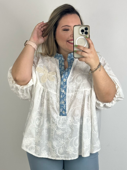 Blusa de bordados com ganga