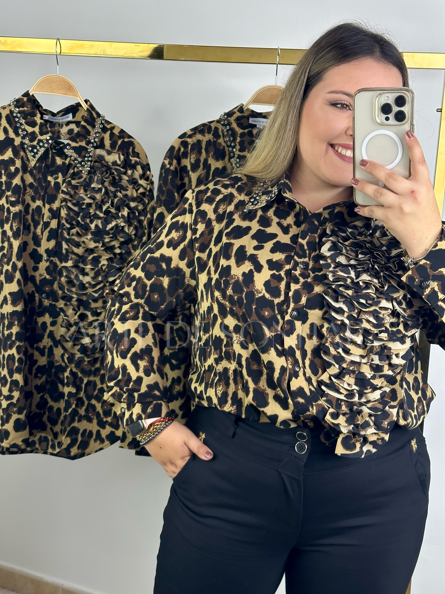 Camisa tigresa com folhos e brilhantes