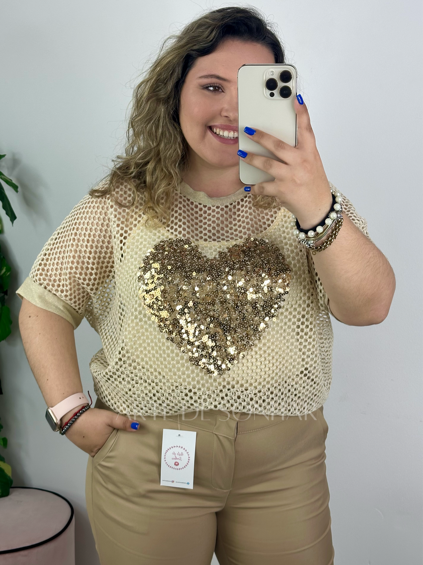 T-shirt perfurada com coração