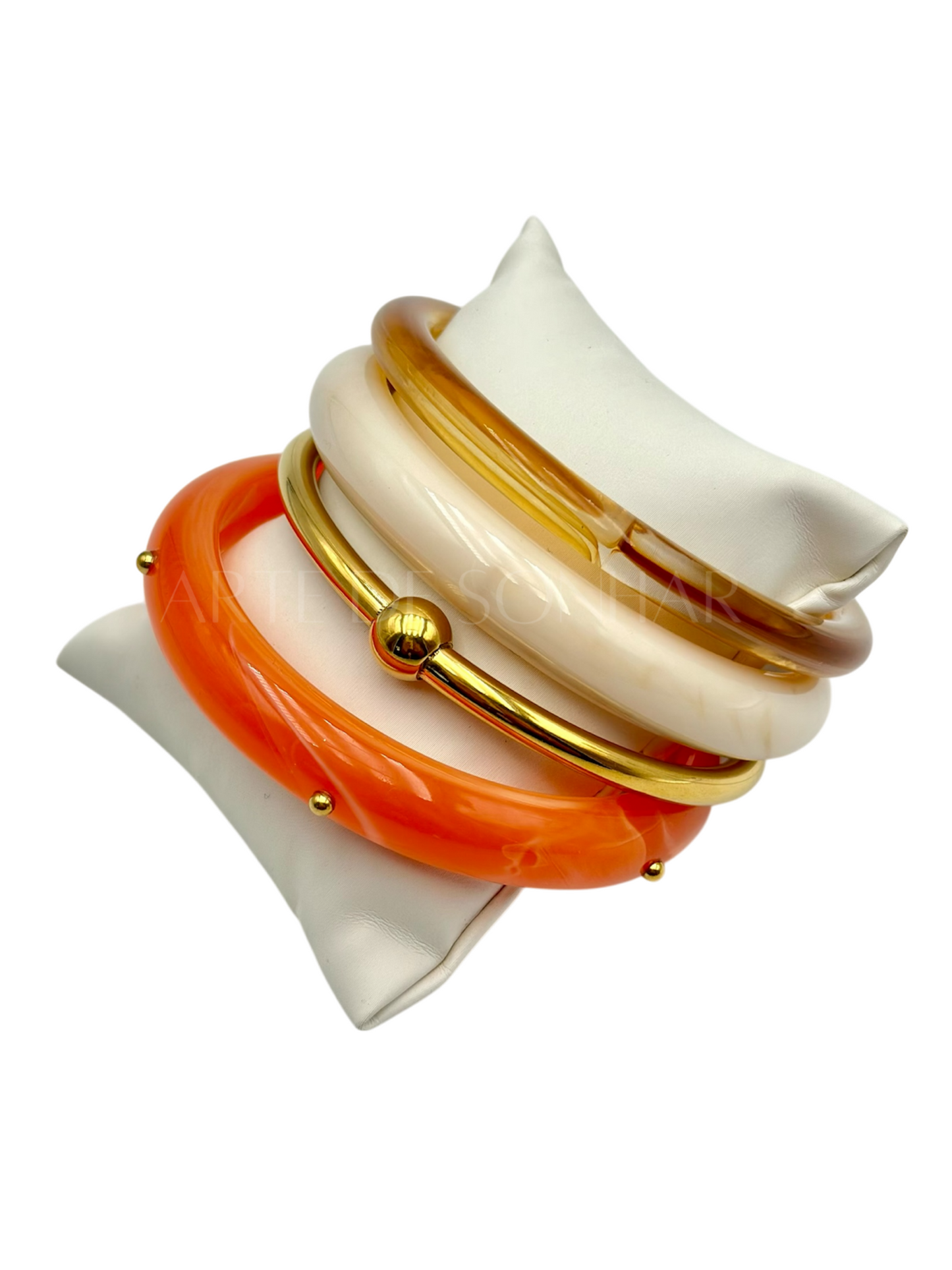 Conjunto de pulseiras laranja e bege