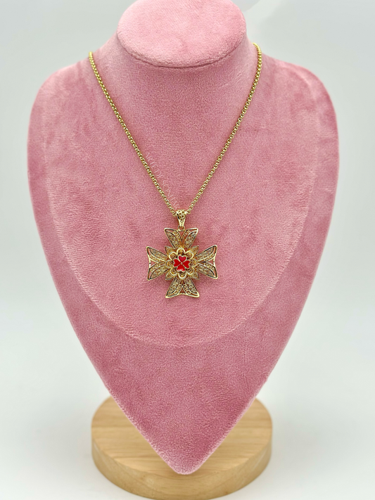 Colar Cruz de Malta com trevo vermelho M