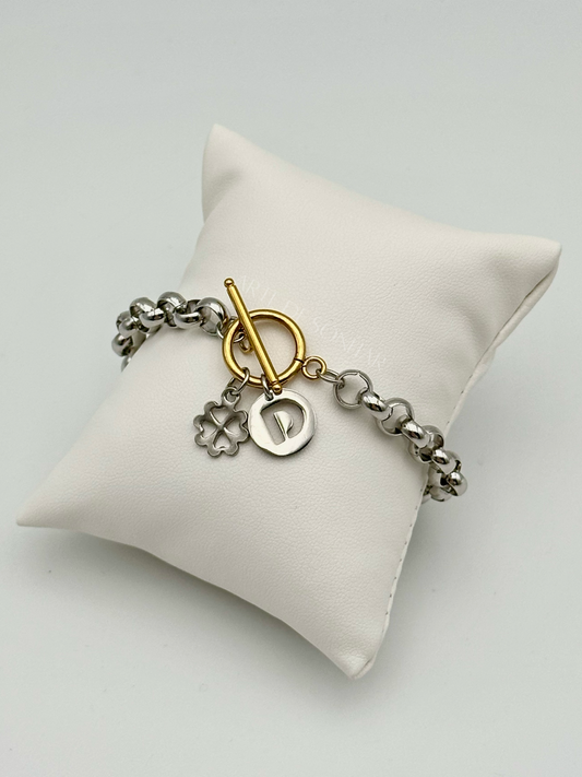Pulseira com letra D e trevo