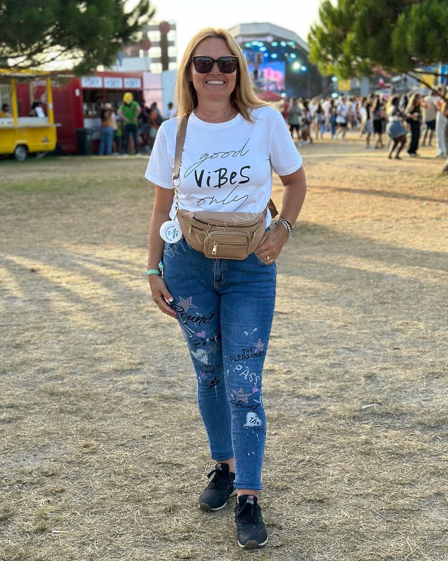T-shirt "good vibes only"