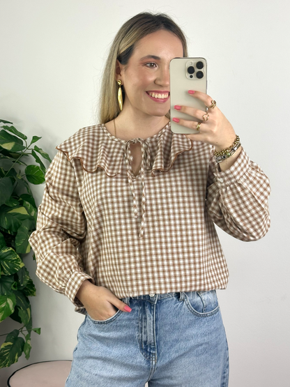 Blusa dos quadradinhos com babados castanha