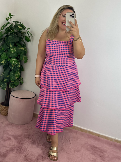 Vestido com folhos rosa e azul