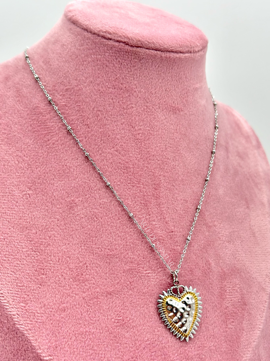 Colar do coração prateado com dourado