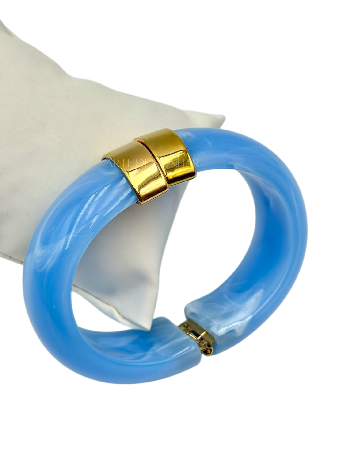 Pulseira azul e dourada