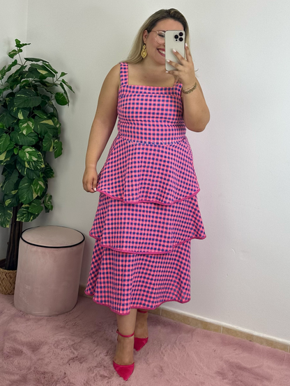 Vestido com folhos rosa e azul
