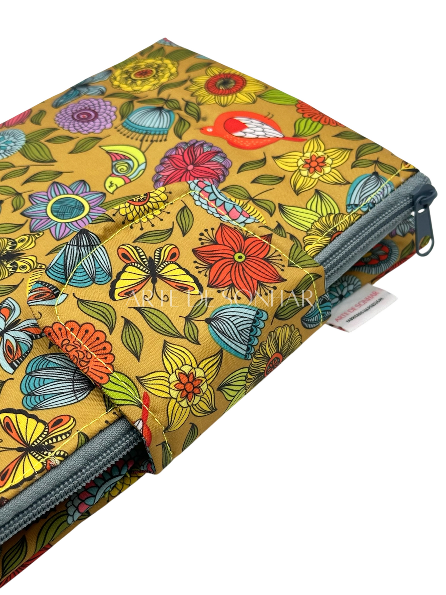 Capa de livro das borboletas com bolso