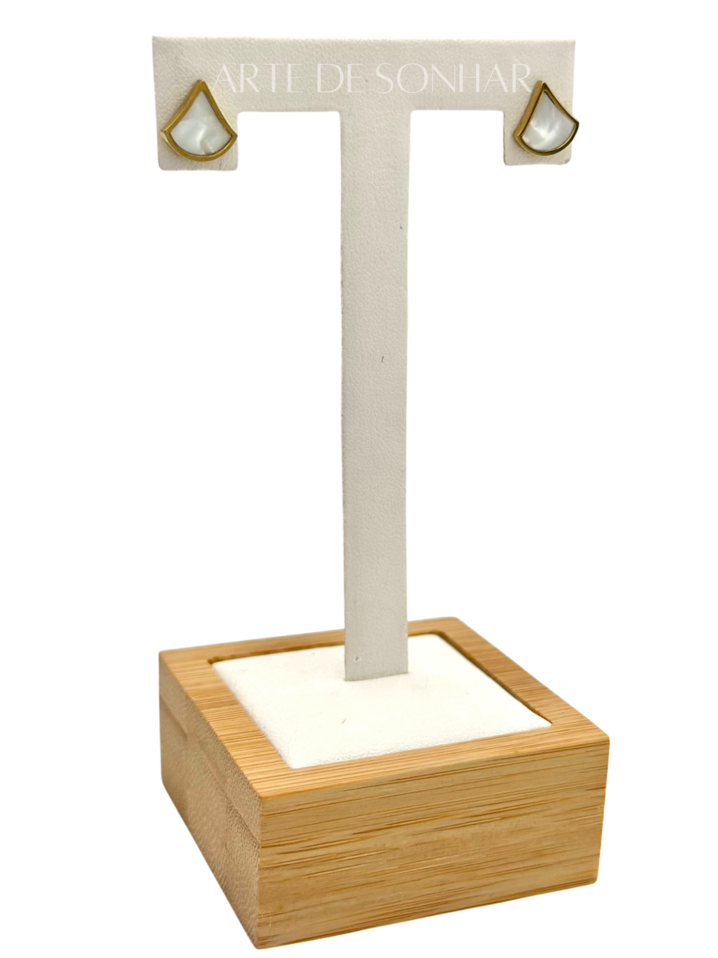 Brincos triangulares com madre pérola
