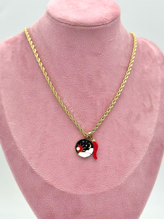 Colar da medalha luar com pimenta