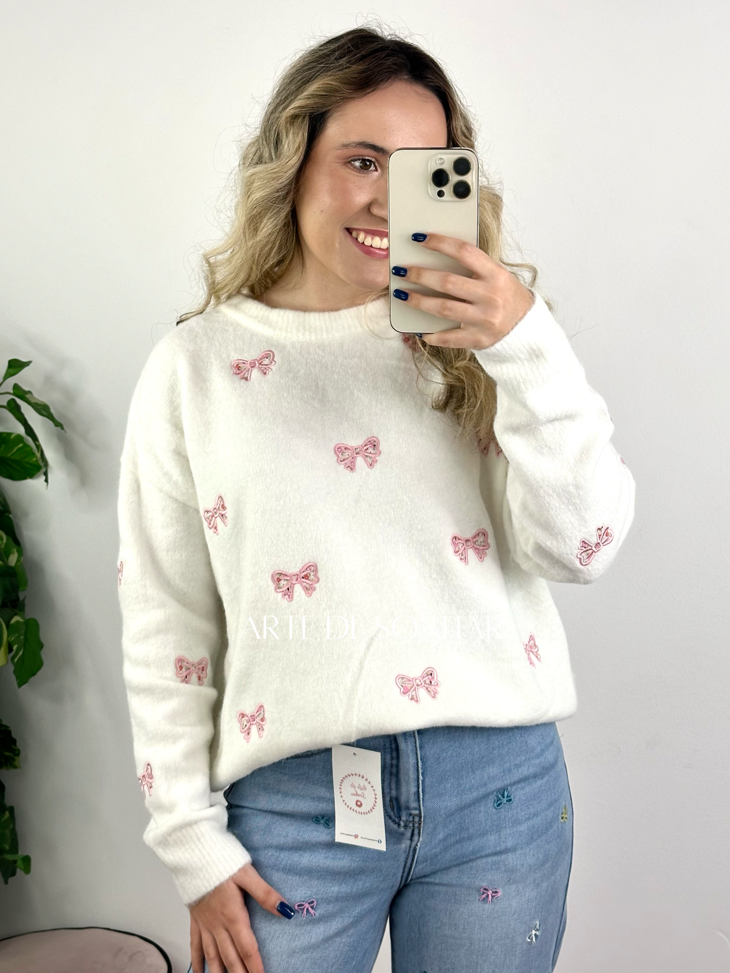 Camisola de malha branca com laços e flores