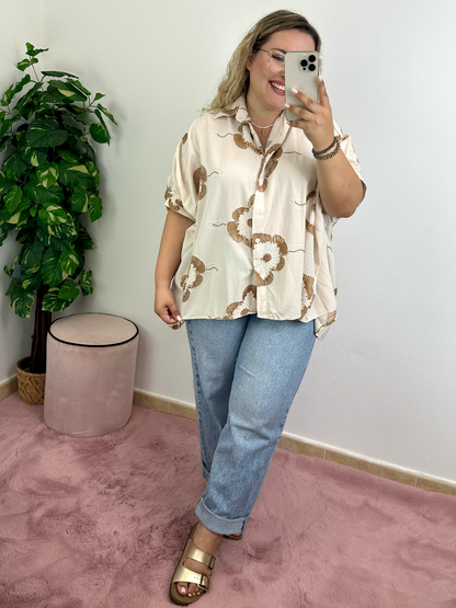 Camisa oversize bege com bordados camel