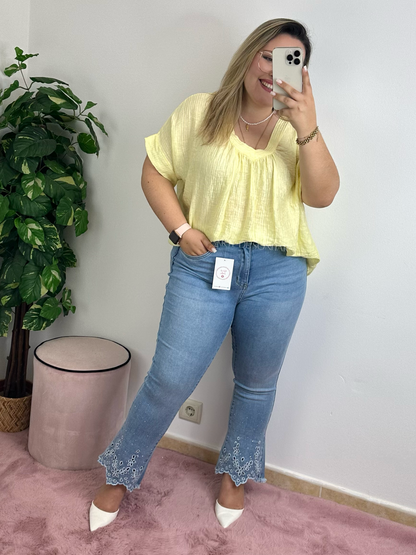 Blusa texturizada amarela